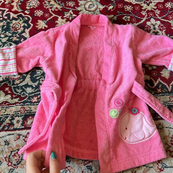 ◽️CARTER’S: Girl 0-9 months adorable pink bathrobe w/tie, barely worn◽️ - Picture 5 of 8